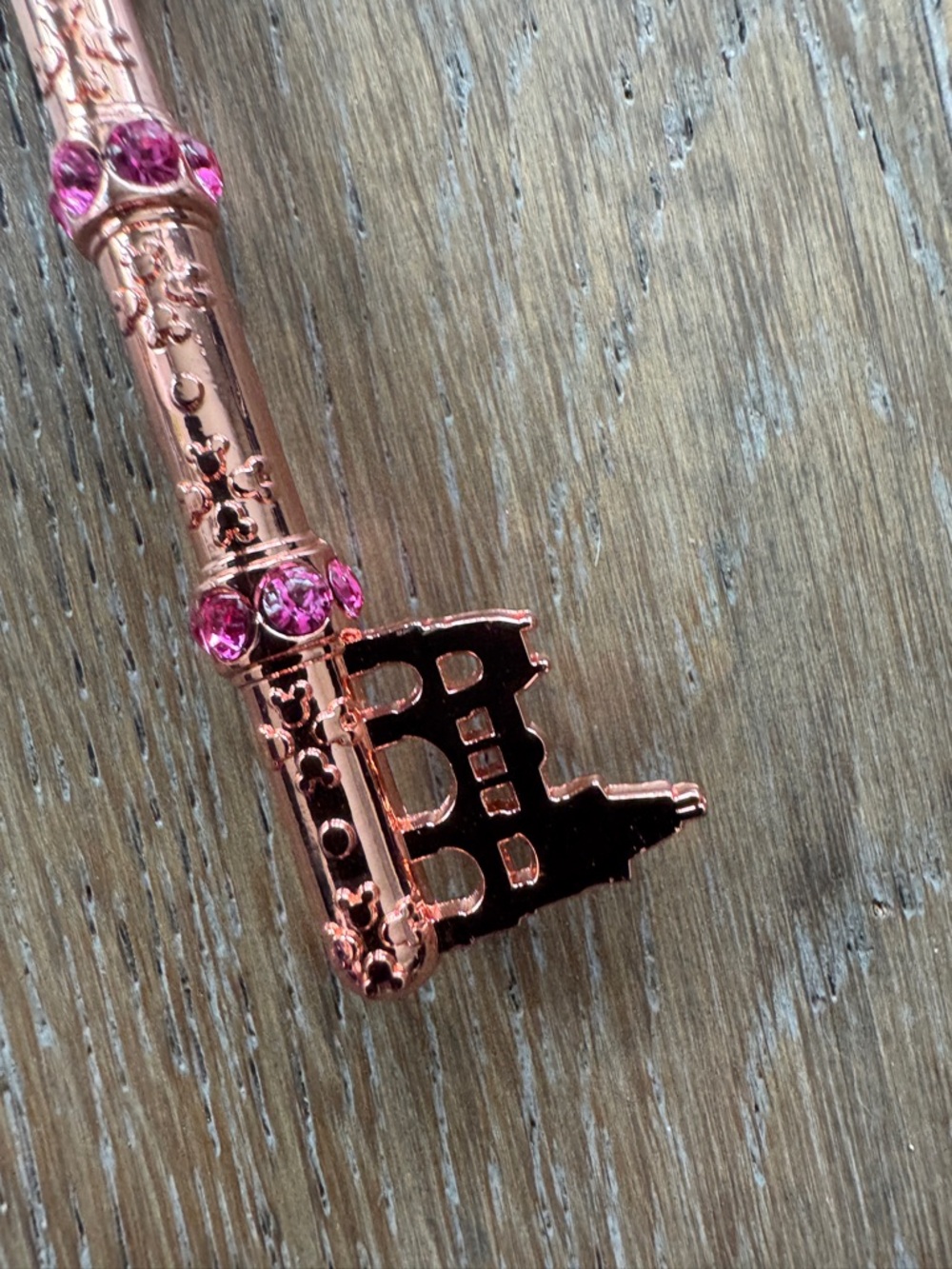 Rare Shanghai Disney Rose Gold Mickey Key shaped Collectible Keychain - Picture 4 of 7